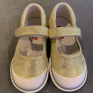 See Kai Run 7 gold Sparkle Mary Jane Shoes